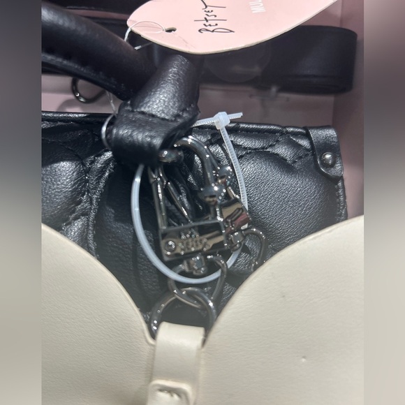 NWT-Betsey Johnson Quilted Black Heart Satchel - Picture 5 of 8